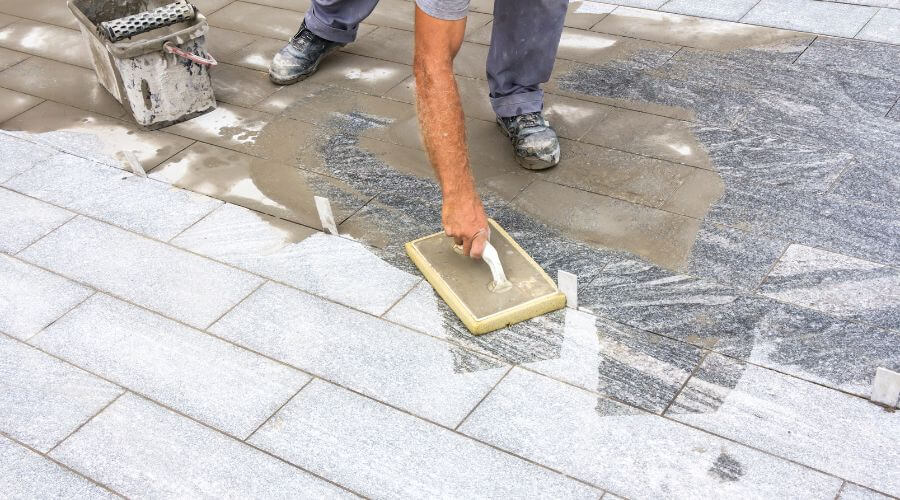 Professional gutter cleaning in Castaic, CA
